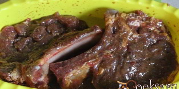 пряная говяжья корейка на кости запеченная с пореем