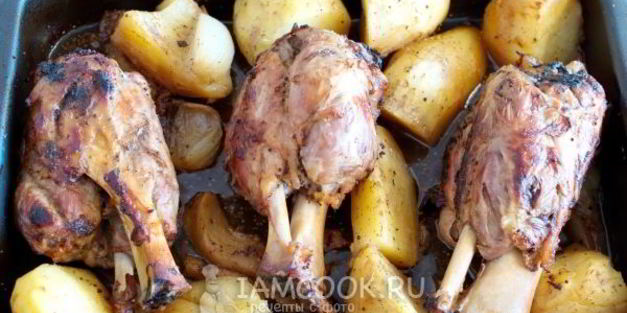свиная рулька с картошкой в духовке