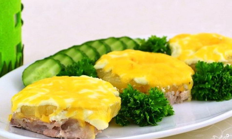 Рецепт свинина с ананасами и сыром