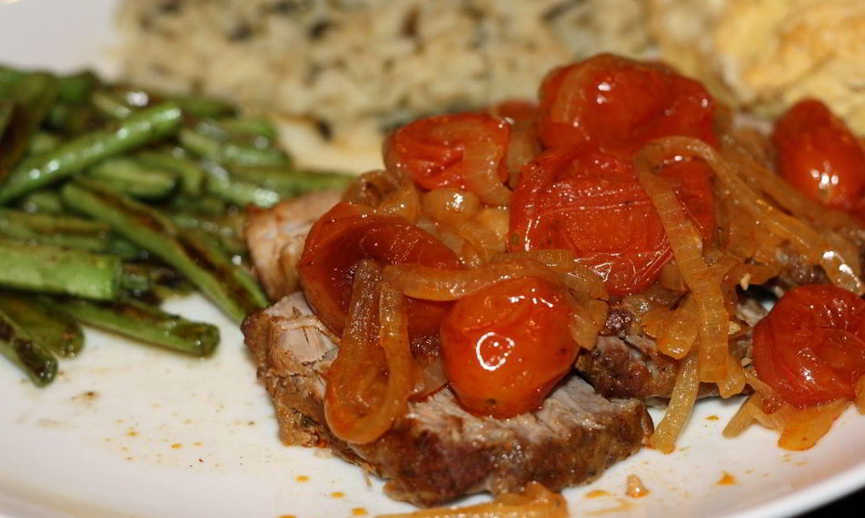 Рецепт свинина с помидорами в духовке