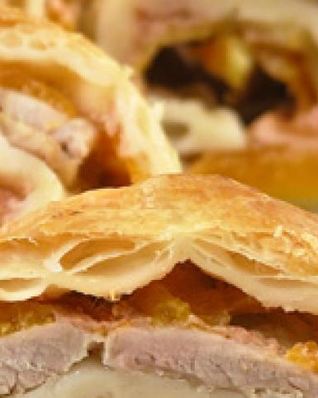 Свинина в слоеном тесте