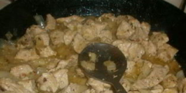 свинина, жаренная на сковороде кусочками