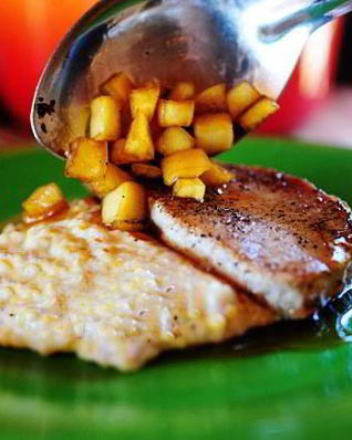 Свиные отбивные со сливочной крупой