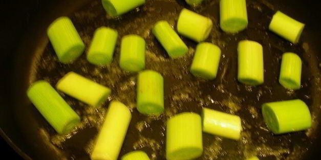 тажин из баранины и лука-порея