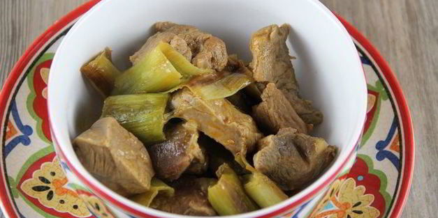 тажин из баранины и лука-порея