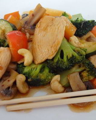 Цыпленок по-тайски с орехом кешью