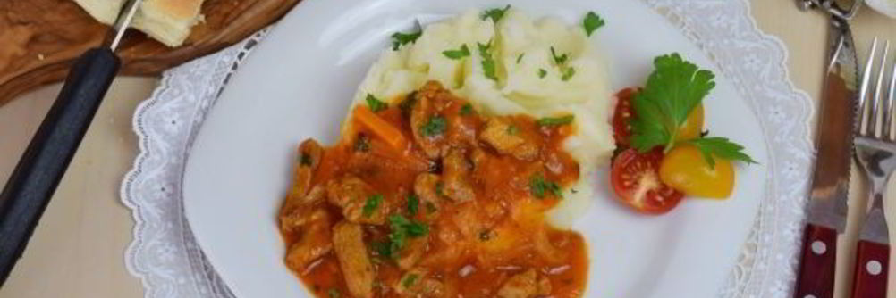 Тушеная свинина с подливкой