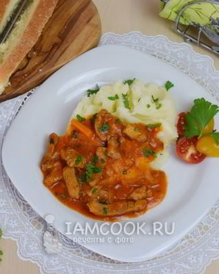 Тушеная свинина с подливкой