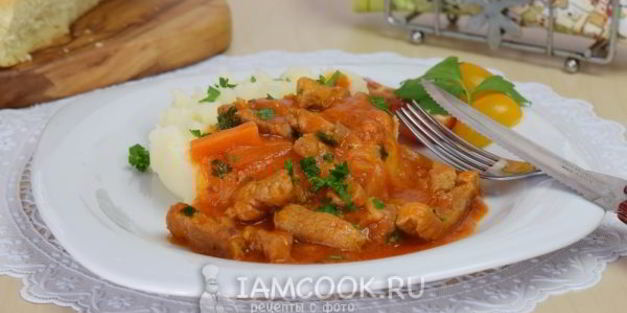 тушеная свинина с подливкой