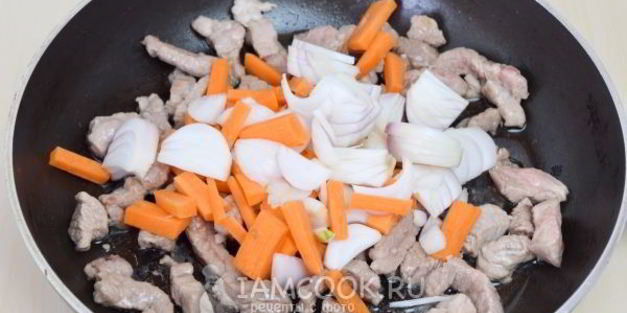 тушеная свинина с подливкой