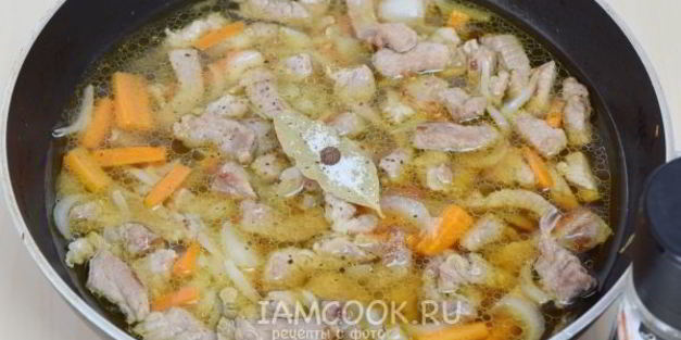 тушеная свинина с подливкой