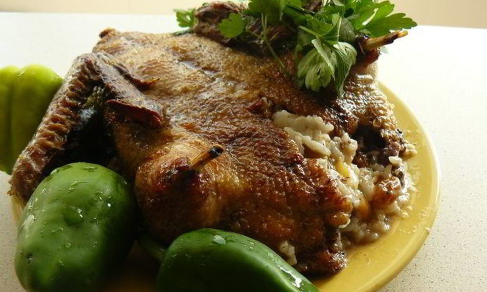 Рецепт утка по-домашнему, запеченная с рисом, фруктами и потрохами