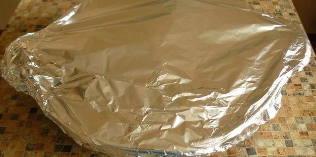 утка по-домашнему, запеченная с рисом, фруктами и потрохами