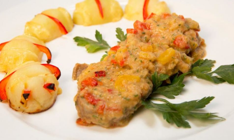 Рецепт запеченная свинина в овощной икре с картофелем