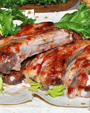 Запеченные свиные ребрышки с кисло-сладким соусом