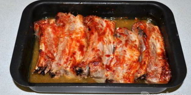 запеченные свиные ребрышки с кисло-сладким соусом