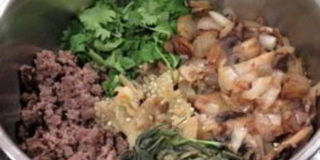 баклажаны, фаршированные фаршем и грибами