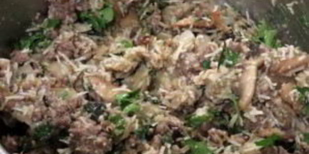 баклажаны, фаршированные фаршем и грибами