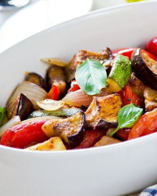 Баклажаны, тушеные на сковороде с томатами