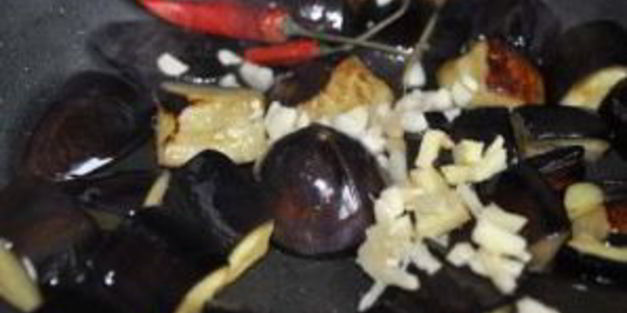 баклажаны в воке