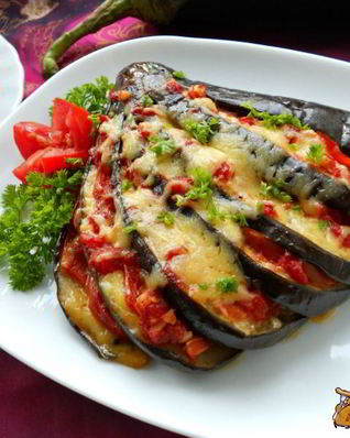 Баклажаны, запеченные с сыром и помидорами
