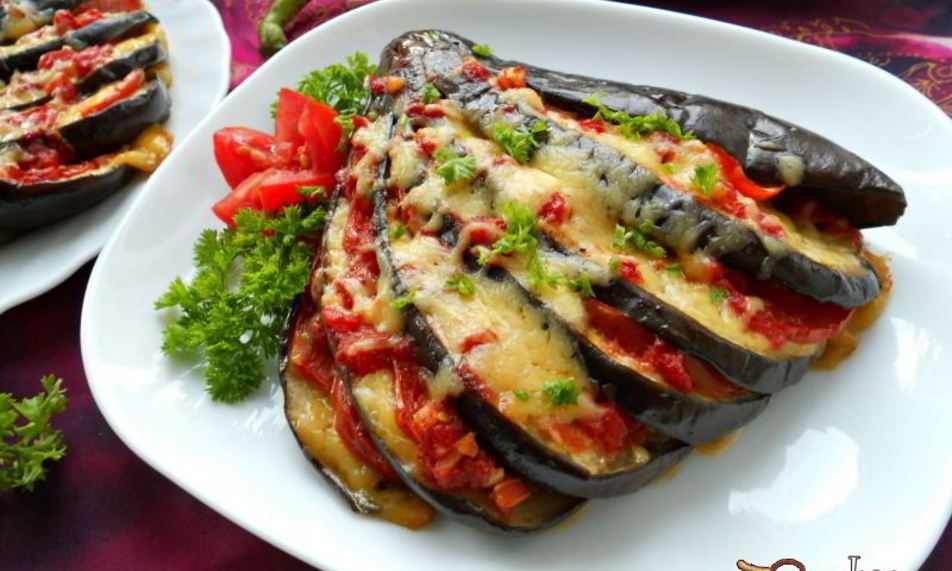 Рецепт баклажаны, запеченные с сыром и помидорами
