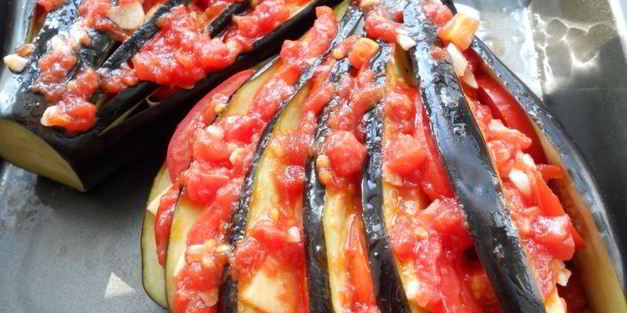 баклажаны, запеченные с сыром и помидорами