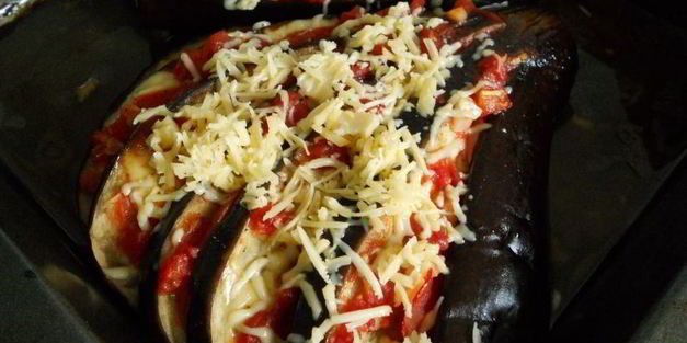 баклажаны, запеченные с сыром и помидорами