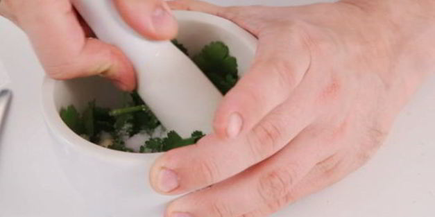 баклажаны жареные с гранатом и зеленью