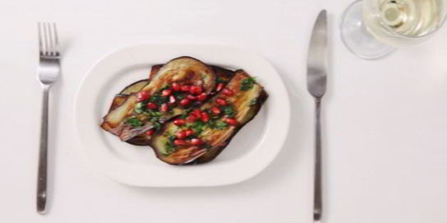 баклажаны жареные с гранатом и зеленью