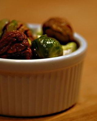 Брюссельская капуста с каштанами и шалфеем