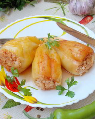 Фаршированный перец с курицей и капустой