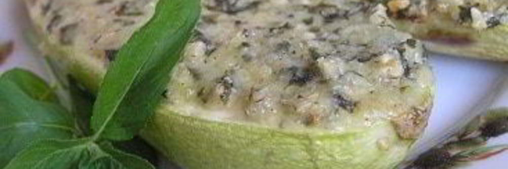 Кабачки под орехово-мятным соусом