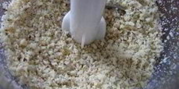 кабачки под орехово-мятным соусом