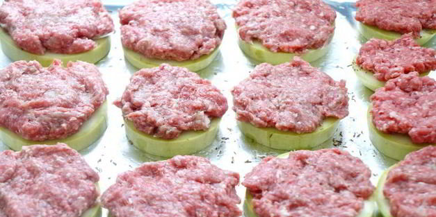 кабачки с фаршем и помидорами