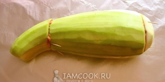 кабачок с фаршем и булгуром, запеченный в духовке целиком