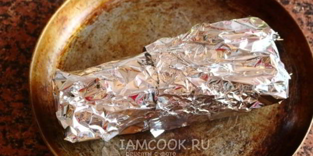 кабачок с фаршем и булгуром, запеченный в духовке целиком