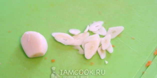 кабачок с фаршем и булгуром, запеченный в духовке целиком