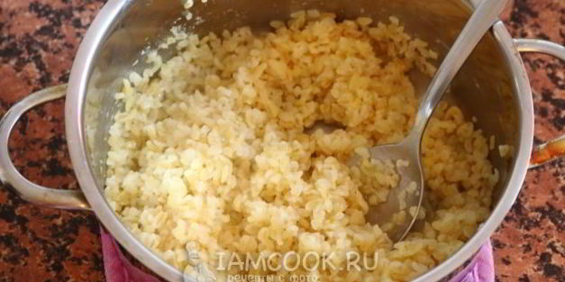 кабачок с фаршем и булгуром, запеченный в духовке целиком