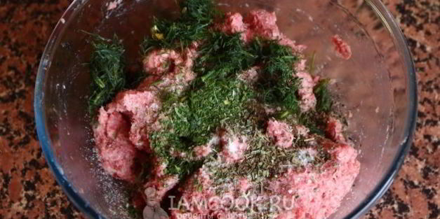 кабачок с фаршем и булгуром, запеченный в духовке целиком