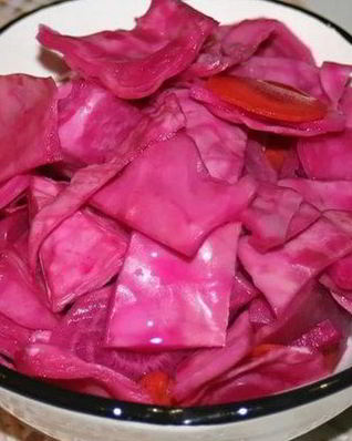 Капуста с чесноком в маринаде