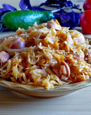 Капуста с сосисками в мультиварке