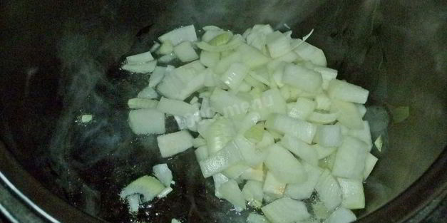 капуста с сосисками в мультиварке