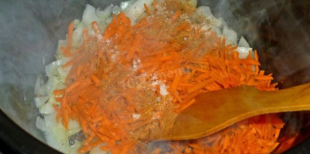 капуста с сосисками в мультиварке