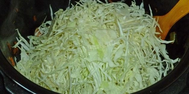 капуста с сосисками в мультиварке