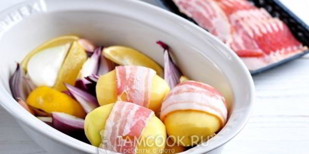 картофель в беконе, запеченный в духовке
