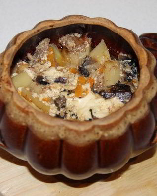 Картошка, тушенная с шампиньонами в сметане