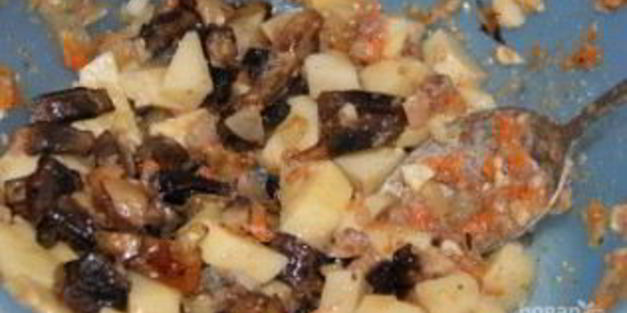 картошка, тушенная с шампиньонами в сметане