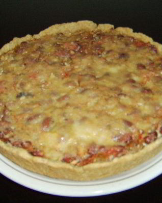 Киш с красной фасолью и тунцом