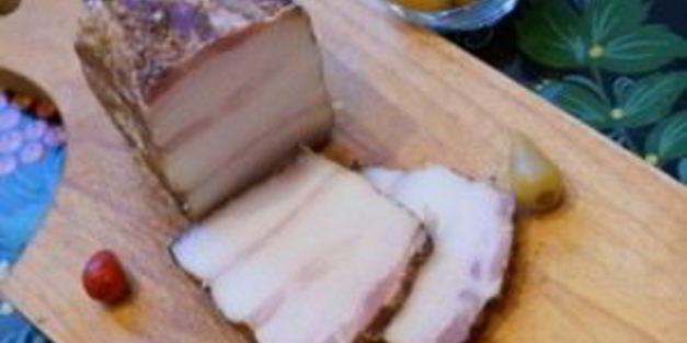 молодая картошка, запеченная в духовке с салом